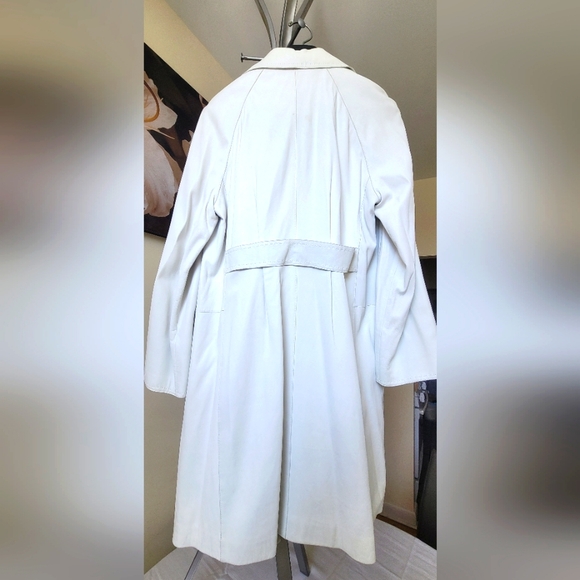 ELIE TAHARI WHITE LEATHER COAT - Picture 2 of 16